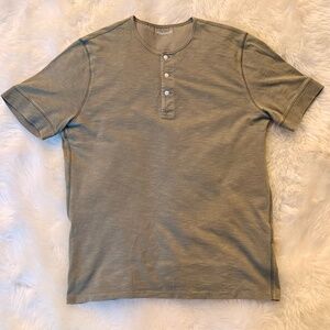 MADWELL Henley olive green women's shirt. Size medium. Short sleeves.